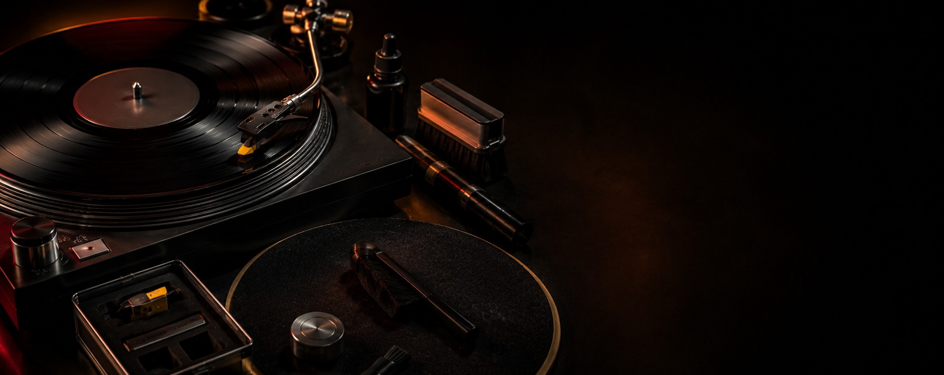 Lemezjátszók és vinyl kiegészítők – tisztítók, tűk és slipmatok a Bakelit Records webshopban
