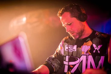 DJ Tonka – a Force Inc.-től a She Knows Youig
